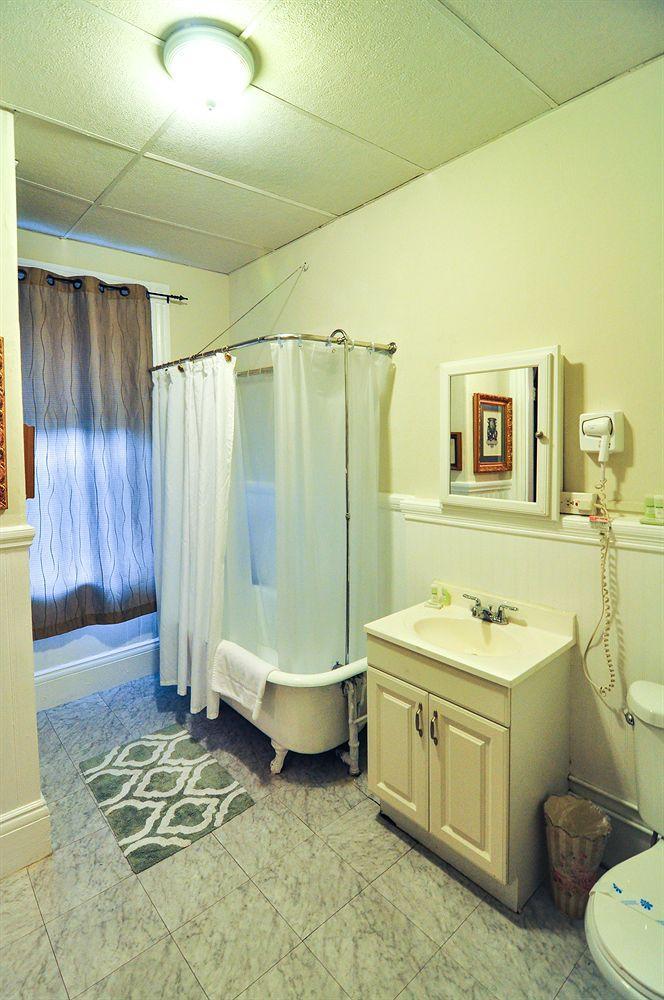 Beacon Inn 1087 Μπρούκλαϊν Εξωτερικό φωτογραφία