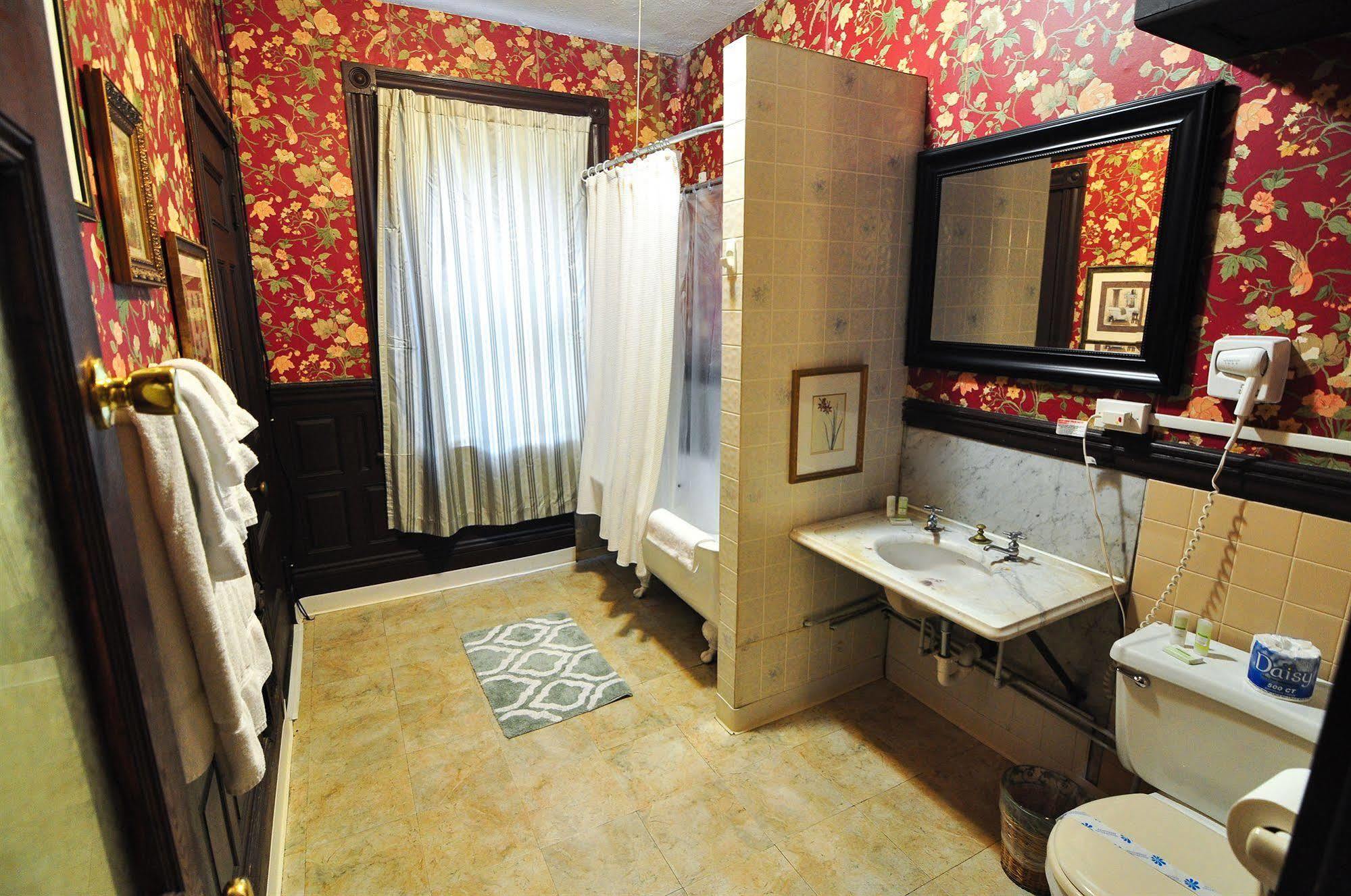 Beacon Inn 1087 Μπρούκλαϊν Εξωτερικό φωτογραφία