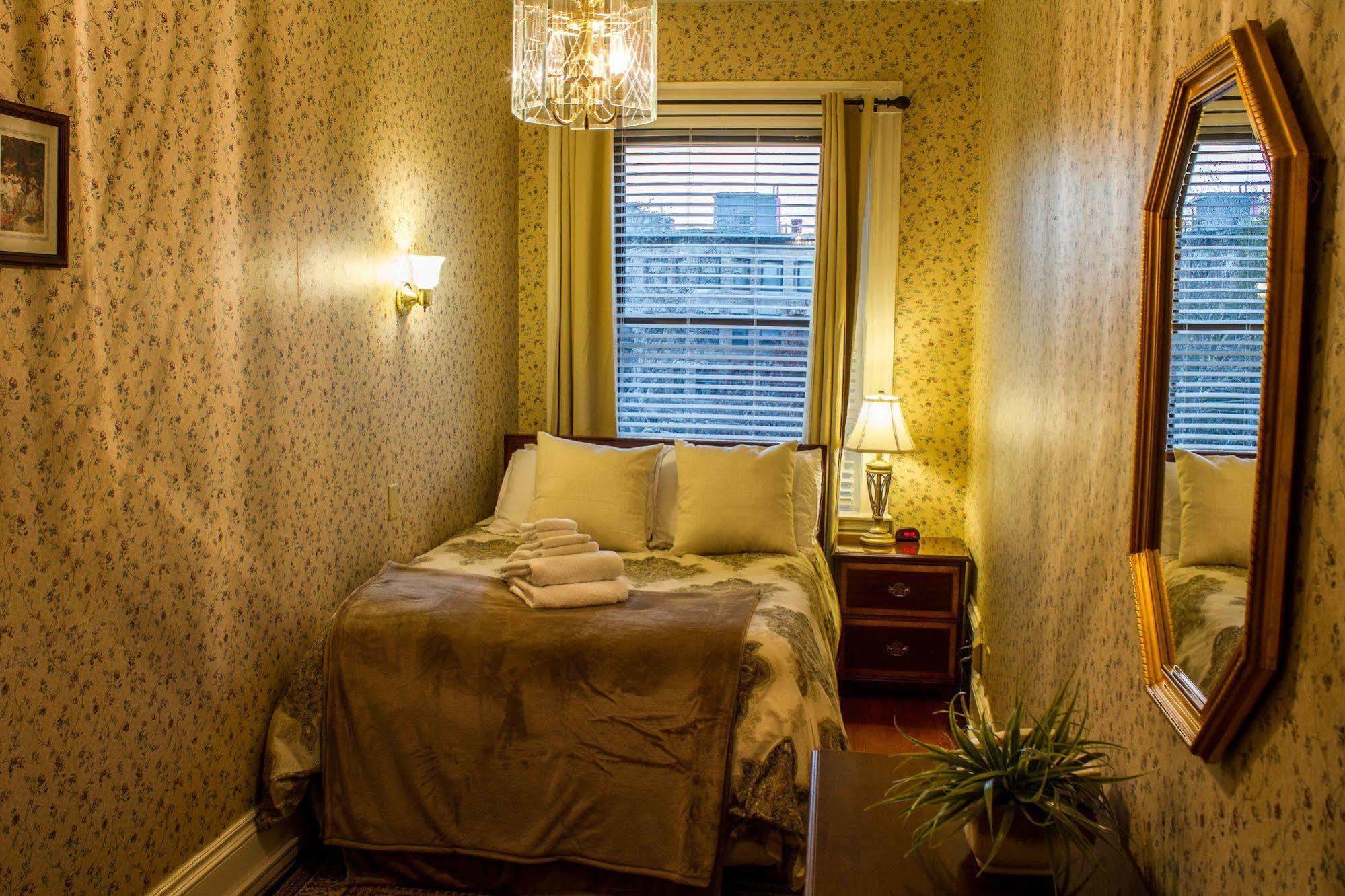 Beacon Inn 1087 Μπρούκλαϊν Εξωτερικό φωτογραφία